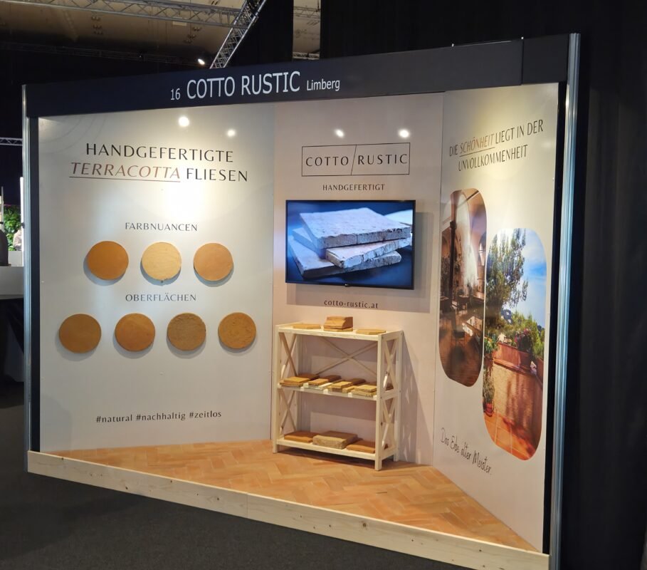Cotto Rustic Messestand mit handgefertigten Terracotta Fliesen auf der ARCHITECT@WORK Graz 2025